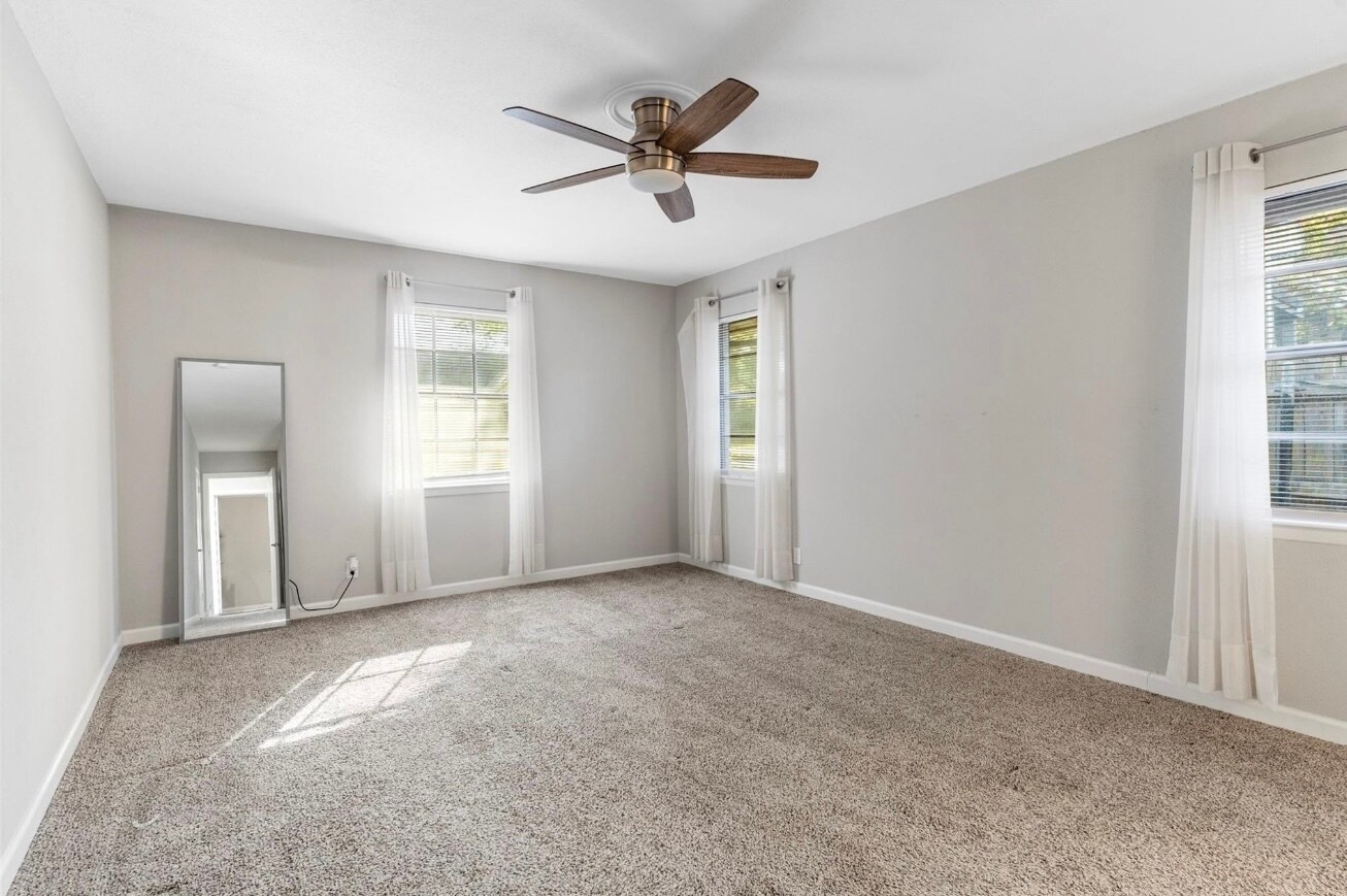 Building Photo - 1521 Oak Creek Dr