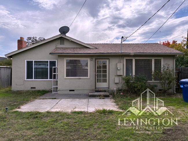 Building Photo - Wonderful, 3BD/2BA, Home off Bell St. and ...