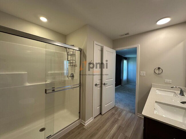 Building Photo - 8366 Kannon Dr