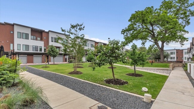 Building Photo - Prime Location Condo in the Heart of San Antonio!