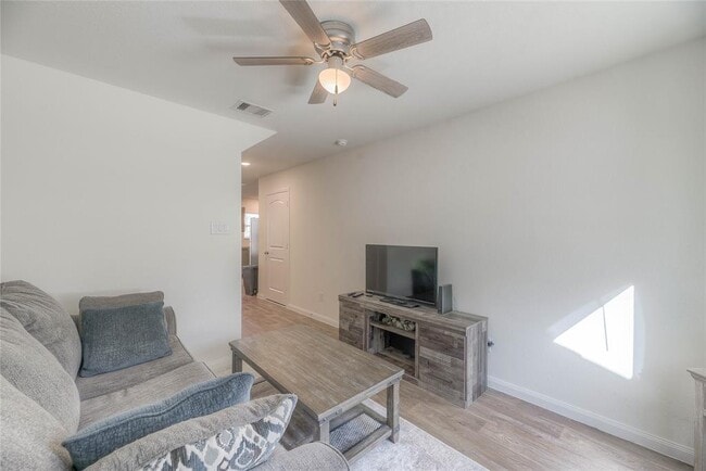 Building Photo - 144 Black Walnut