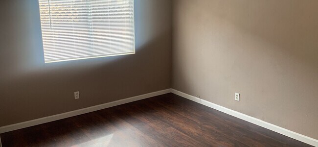 Building Photo - Beautiful Large Open Home in Hemet