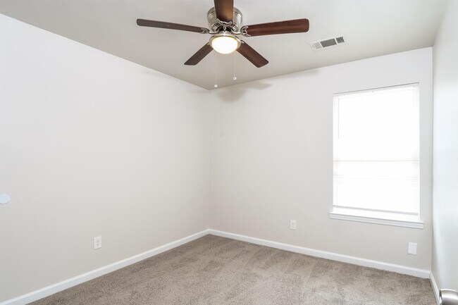 Building Photo - 6923 Parkbrook Ln