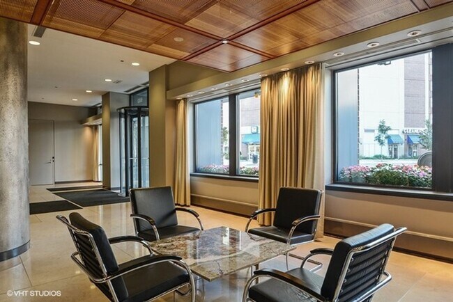 Building Photo - 600N N Kingsbury St