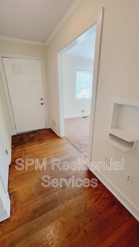 Building Photo - 2512 Castle Hayne Rd