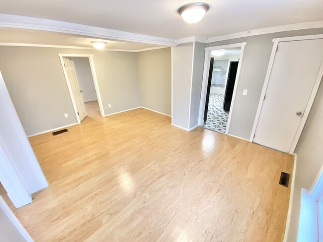 Building Photo - 93 Walnut St