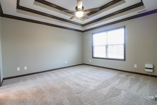 Building Photo - 1450 Raven Rd