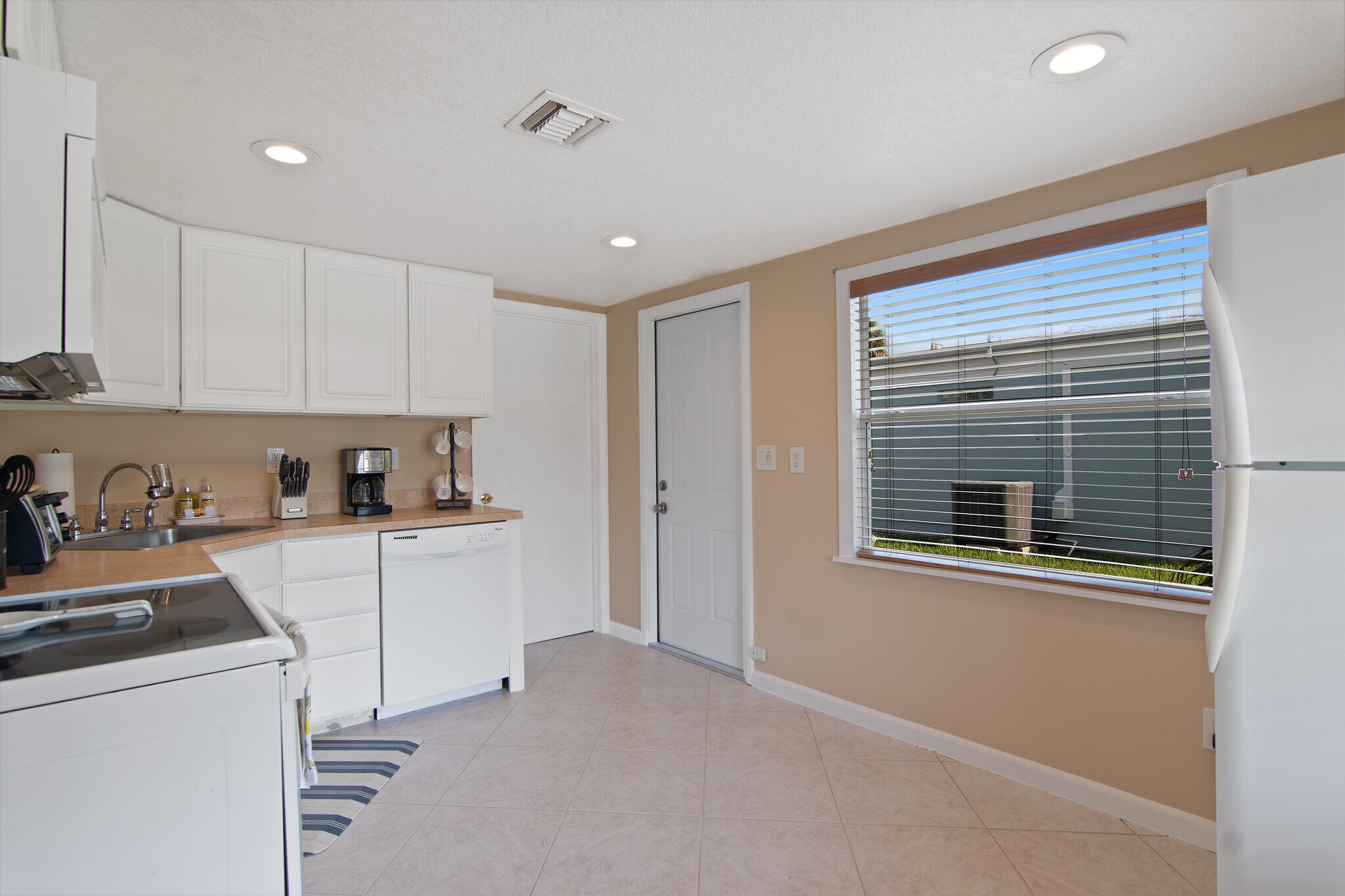 Building Photo - 1441 5th Ct