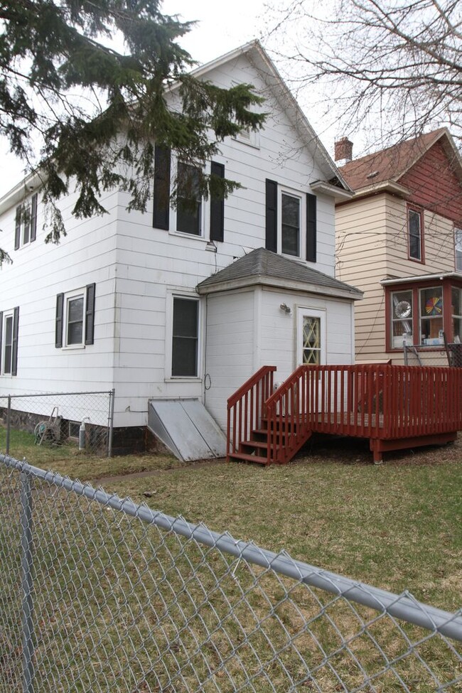 Building Photo - Duluth, MN - 4 bed - 1 bath - Single Famil...