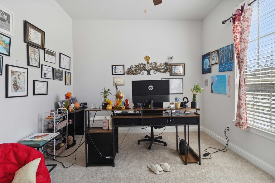 Building Photo - 566 Westwood Way Dr