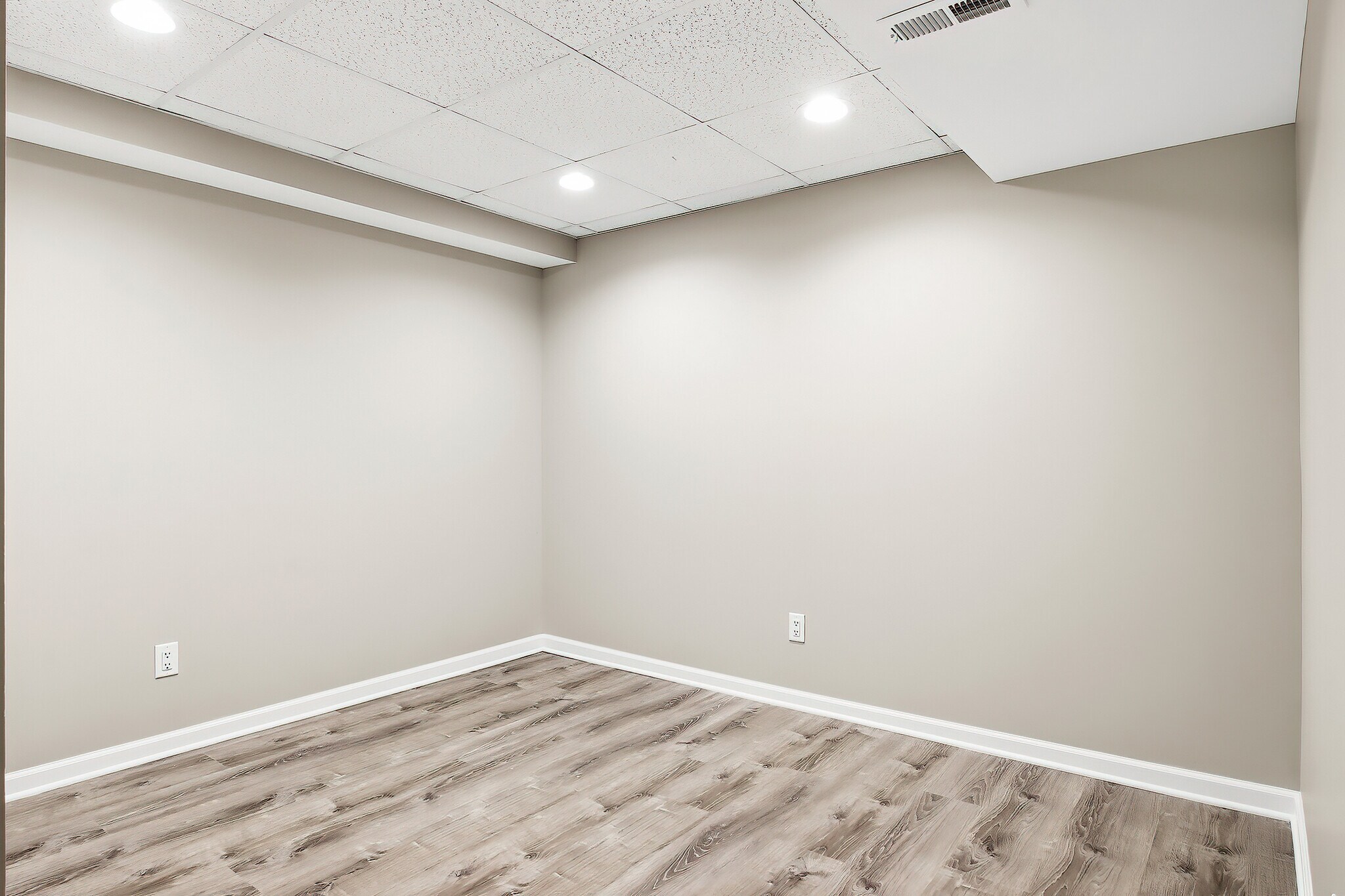 Building Photo - 6582 Lakeside Rd