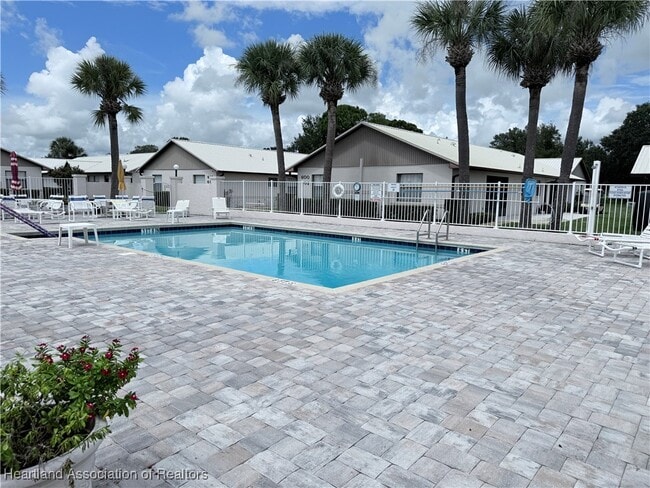 Building Photo - 102 Villaway