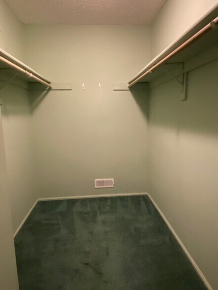 Building Photo - 312 Bromley Pl