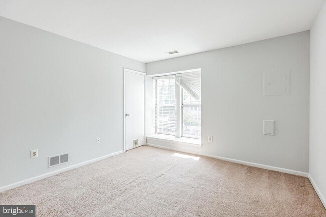 Building Photo - 4533 28th Rd S