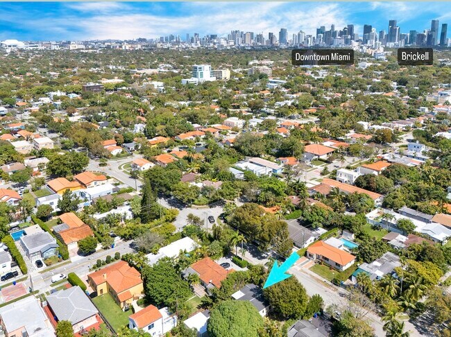 Building Photo - 2440 SW 19th Ave