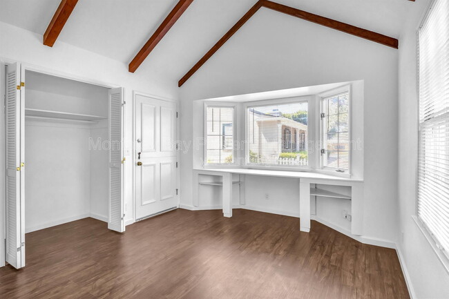 Building Photo - 84 Vía Del Pinar