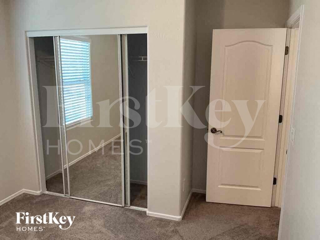 Building Photo - 4151 E Oakland St