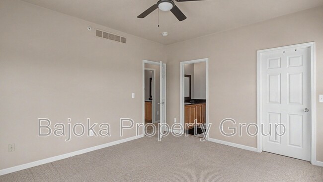 Building Photo - 43018 Burlington Dr