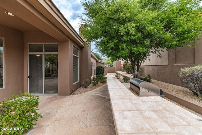 Building Photo - 11473 E Blanche Dr