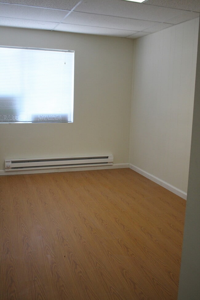 Building Photo - Washer and Dryer in unit!