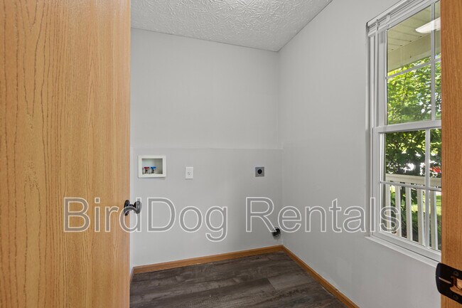 Building Photo - 1848 Village Ridge Ln