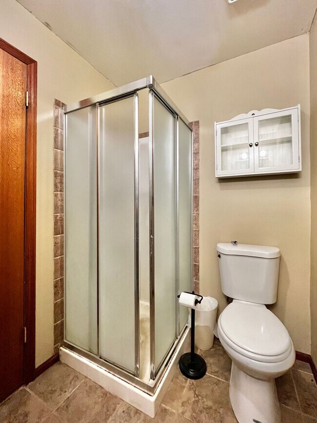Building Photo - Fantastic 3-Bed, 2-Bath Home in Great Love...