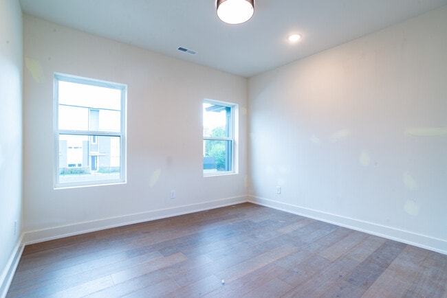 Building Photo - 979 Dozier Pl