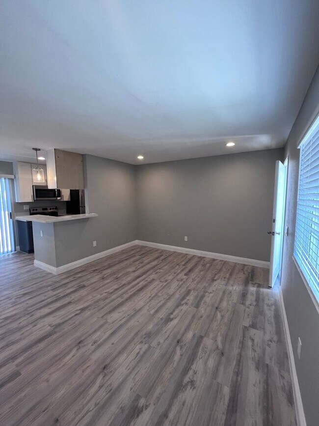 Building Photo - Beautifully Upgraded One Bedroom-One Bathr...