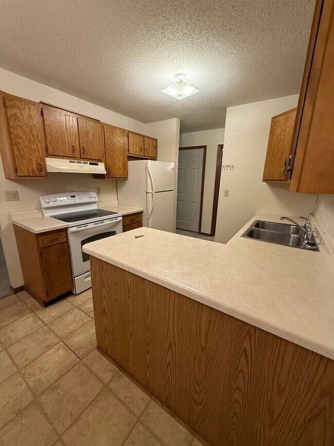 Building Photo - PP - 14 - Grandview Ave