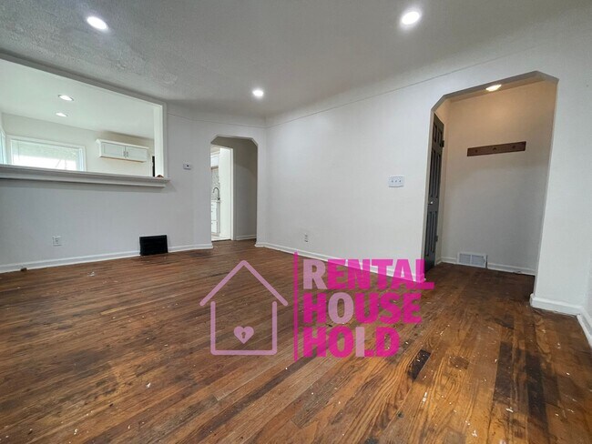 Building Photo - Security Deposit Slashed in Half JUST $500...