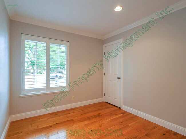 Building Photo - 5950 Cabral Ave