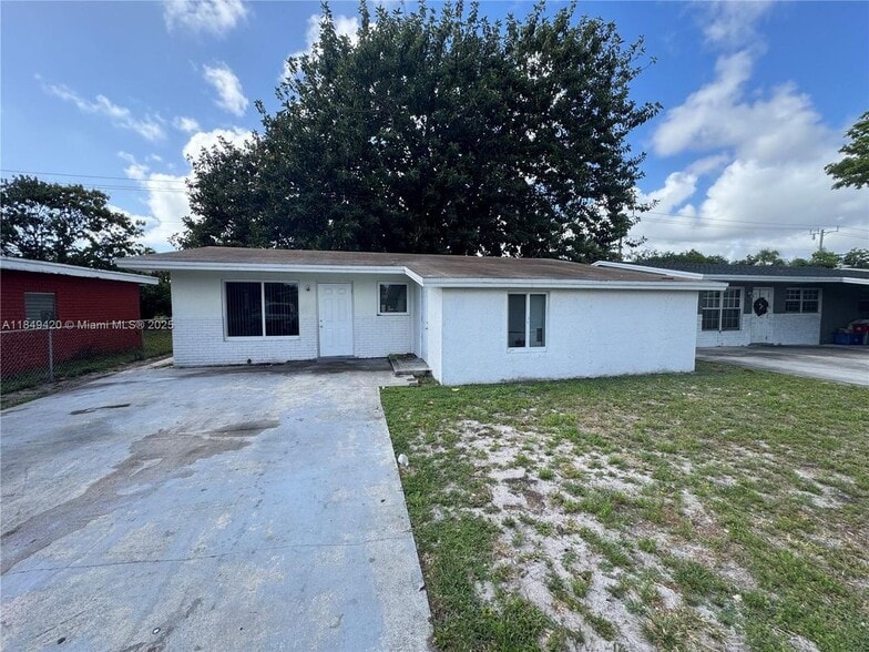 Primary Photo - 2720 NW 2nd St