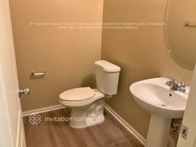 Building Photo - 865 S Pheasant Dr