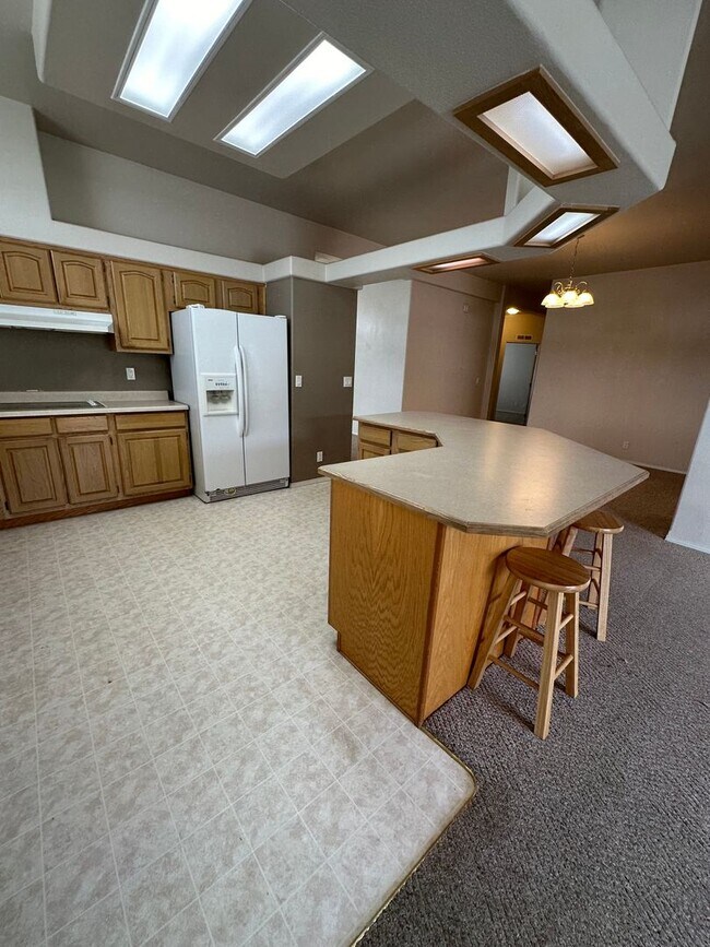 Building Photo - RARE FIND!! Country living with big shop o...