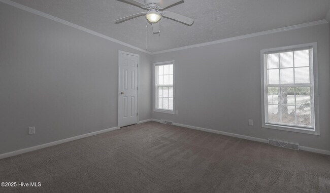 Building Photo - 232 Castlebury Ln