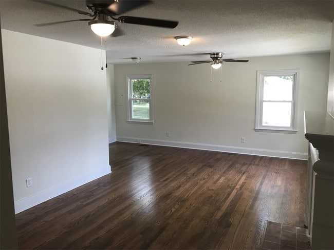 Building Photo - 602 S Powell Ave