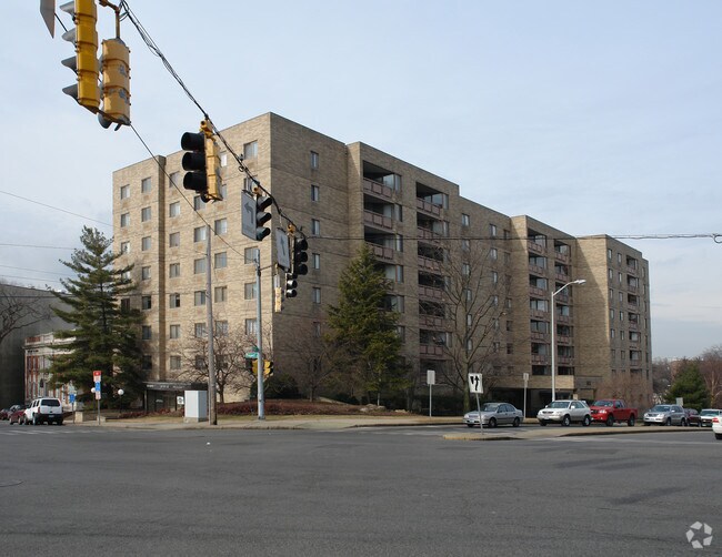 Building Photo - Buckingham Condominiums
