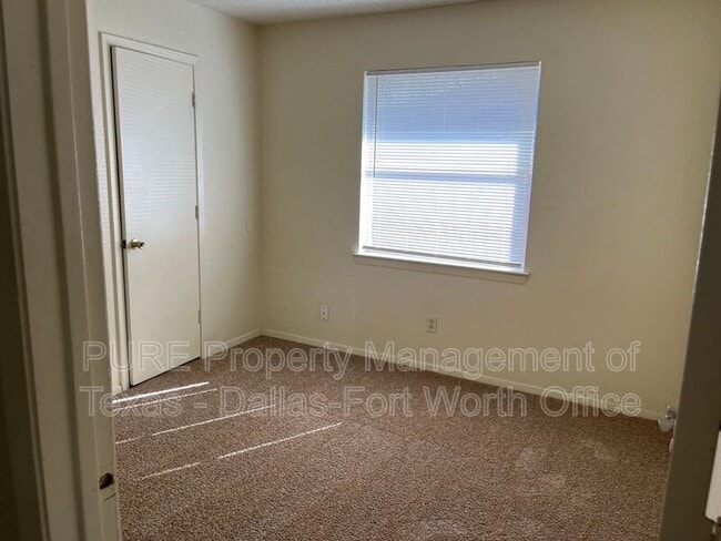 Building Photo - 423 Claire Ct