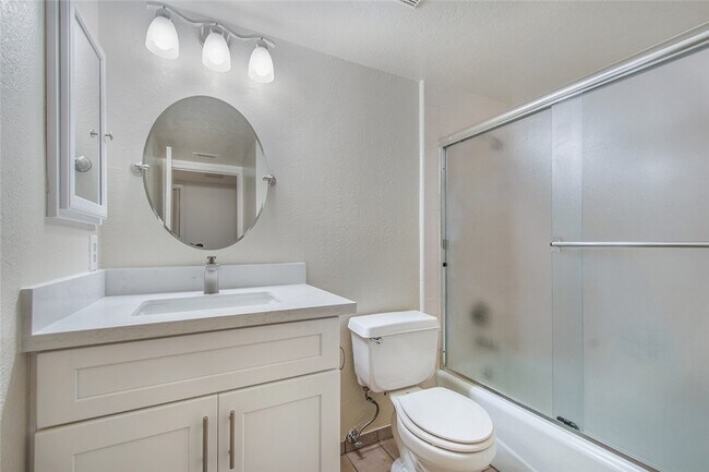 Building Photo - 325 Encino Ln