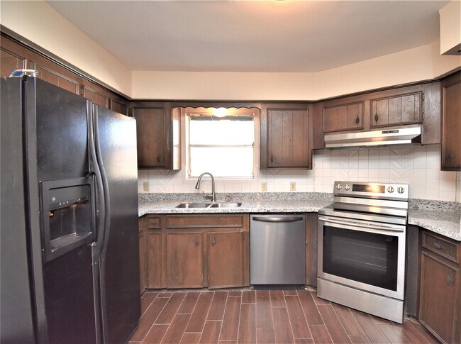 Building Photo - 126 Rollingwood St