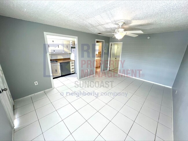 Building Photo - Adorable 1 bed 1 Bath in Sarasota FL!