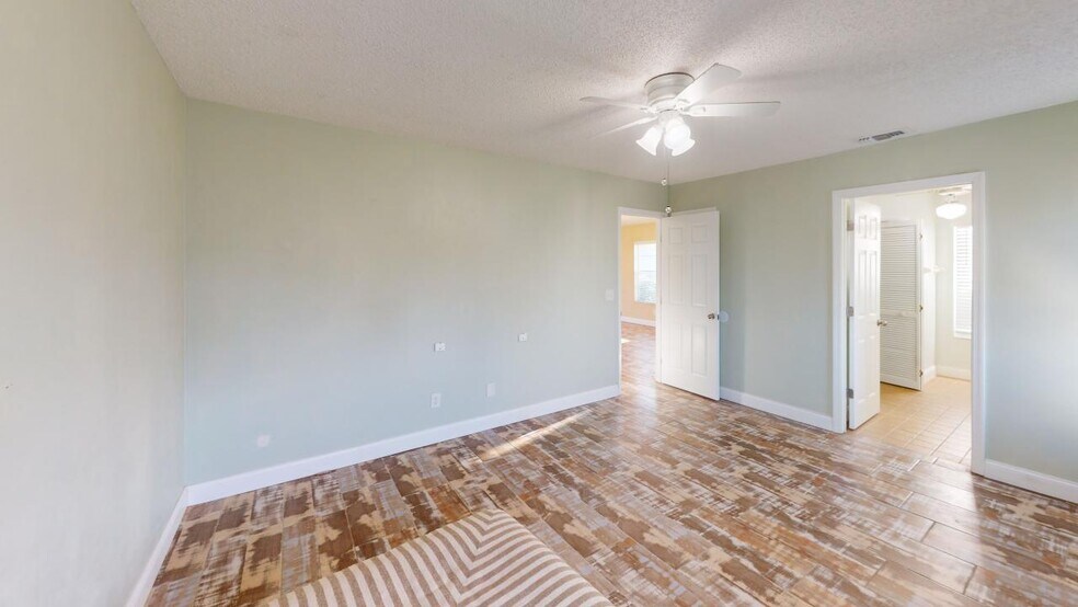 Building Photo - 2219 Umbrella Tree Dr