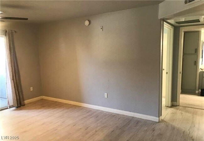 Building Photo - 555 E Silverado Ranch Blvd