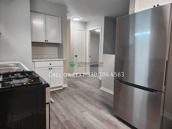 Building Photo - 2559 Edwin Ave