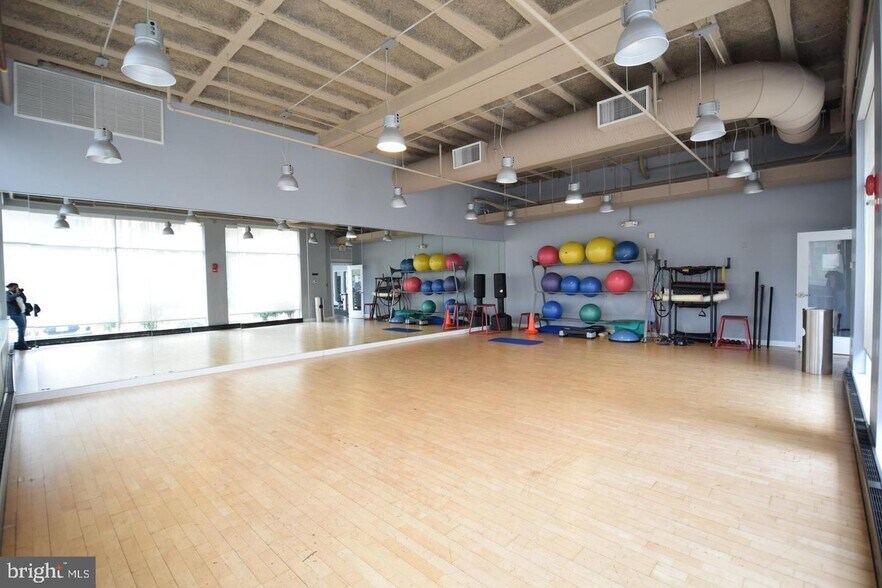 Dance studio & workout room - 800 4th St SW