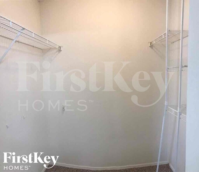 Building Photo - 1237 E Grove Ave