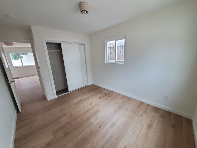 Building Photo - Newly Remodeled 2 Bedroom 1 Bath Back House