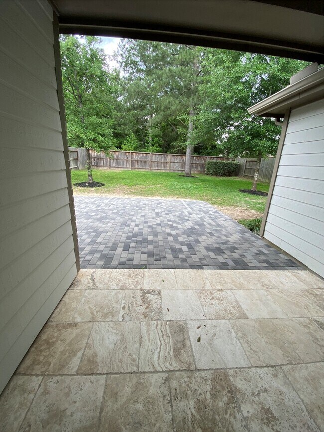 Building Photo - 210 Emory Birch