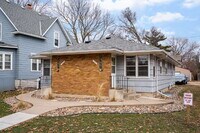 Building Photo - HUGE home with unique layout near U of MN - 5 bed 2 bath