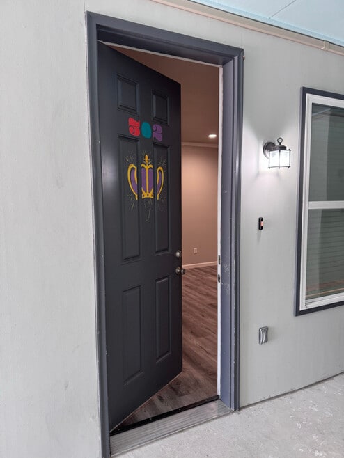 Building Photo - 305 W Second St